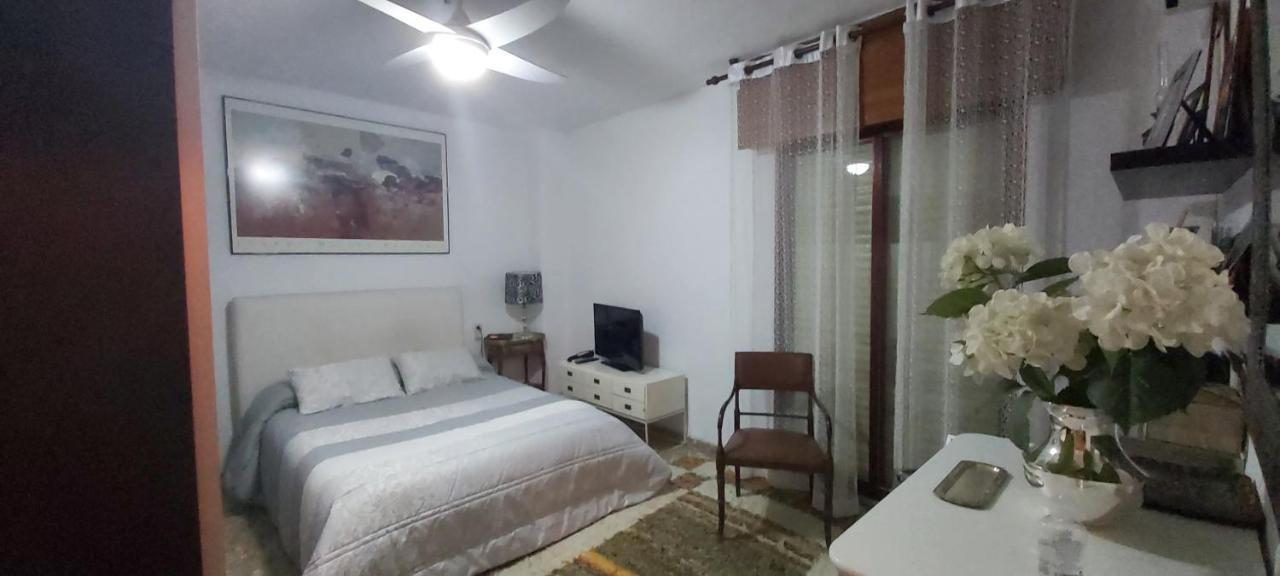 lola.- HABITACION DE MATRIMONIO, CON BAÑO PRIVADO Granada Exterior foto